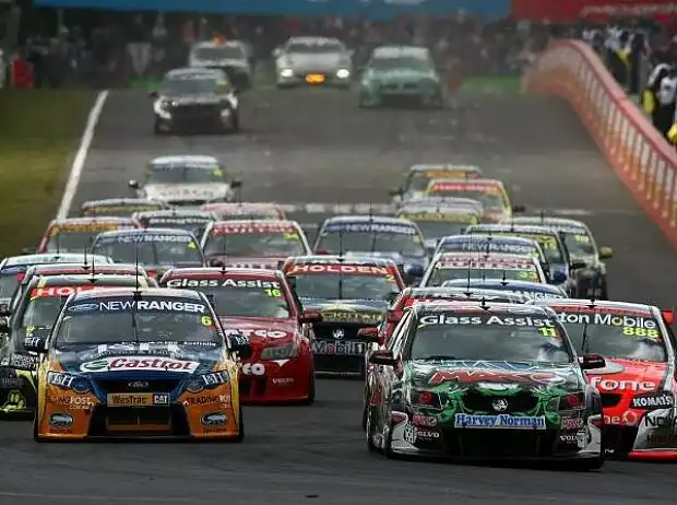 Start zum 1.000-Kilometer-Rennen in Bathurst 2011 Titel-Bild zur News: Start zum 1.000-Kilometer-Rennen in Bathurst 2011