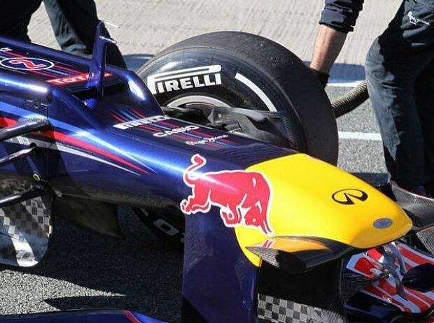 Titel-Bild zur News: Höcker-Nase des Red-Bull-Renault RB8