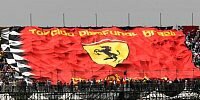 Ferrari-Fans und Flagge