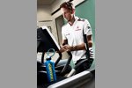 Jenson Button (McLaren) im Fitness-Studio in Woking