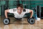 Jenson Button (McLaren) im Fitness-Studio in Woking