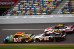 Kyle Busch (Gibbs), Kurt Busch (Phoenix), Greg Biffle (Roush) 