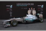 Nico Rosberg, Ross Brawn (Teamchef) und Michael Schumacher 