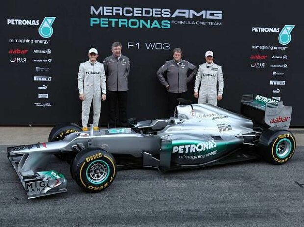 Nico Rosberg, Ross Brawn (Teamchef), Norbert Haug (Mercedes-Motorsportchef), Michael Schumacher Nico Rosberg, Ross Brawn (Teamchef), Norbert Haug (Mercedes-Motorsportchef), Michael Schumacher