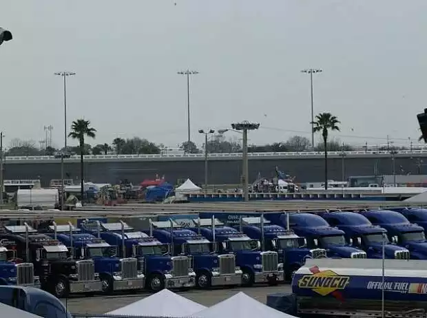 Turn 3 und 4 Daytona Titel-Bild zur News: Turn 3 und 4 Daytona