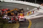 Aufräumarbeiten nach dem Crash Juan Pablo Montoya