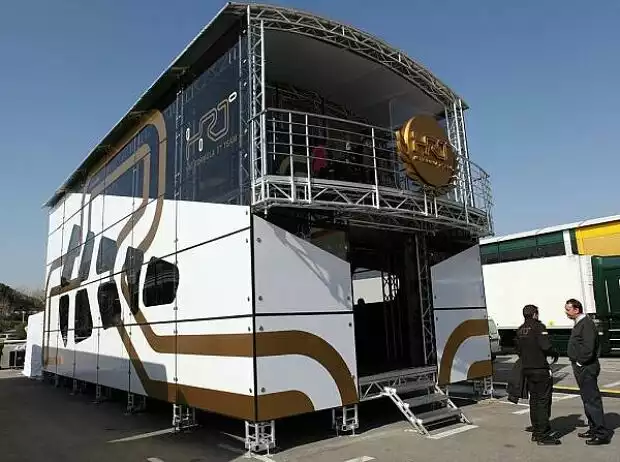 HRT-Motorhome in Barcelona Titel-Bild zur News: HRT-Motorhome in Barcelona