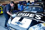 Jimmie Johnsons Carchief Ron Malec darf in Phoenix genau wie Crewchief Chad Knaus nur unter Vorbehalt am Hendrick-Chevy arbeiten