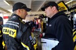 Marcos Ambrose und Crewchief Todd Parrott