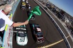 Start zum Bashas' Supermarkets 200 mit Denny Hamlin (Gibbs) und Ricky Stenhouse (Roush) an der Spitze