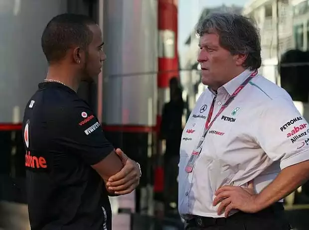 Lewis Hamilton und Norbert Haug Titel-Bild zur News: Lewis Hamilton und Norbert Haug