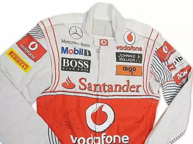 Titel-Bild zur News: Rennoverall von Lewis Hamilton