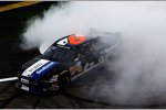 Ricky Stenhouse (Roush) feiert seinen Sieg im Sam's Town 300 per Burnout