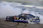 Ricky Stenhouse (Roush) feiert seinen Sieg im Sam's Town 300 per Burnout