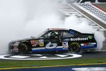 Ricky Stenhouse (Roush) feiert seinen Sieg im Sam's Town 300 per Burnout