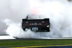 Ricky Stenhouse (Roush) feiert seinen Sieg im Sam's Town 300 per Burnout