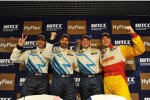 Alain Menu (Chevrolet), Yvan Muller (Chevrolet), Robert Huff (Chevrolet), Stefano D'Aste (Wiechers) 