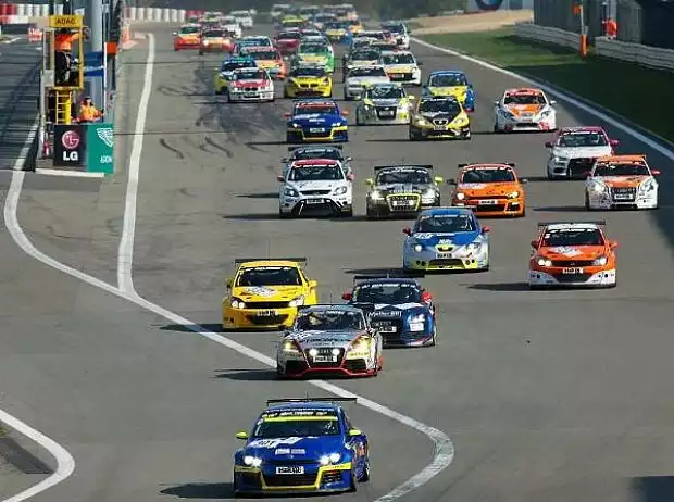 Start zum 43. Barbarossapreis auf der Nürbrugring-Nordschleife Titel-Bild zur News: Start zum 43. Barbarossapreis auf der Nürbrugring-Nordschleife