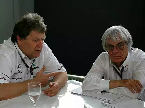 Norbert Haug (Mercedes-Motorsportchef), Bernie Ecclestone (Formel-1-Chef) Titel-Bild zur News: Norbert Haug (Mercedes-Motorsportchef), Bernie Ecclestone (Formel-1-Chef)