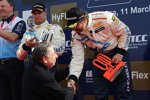 Jean Todt gratuliert Yvan Muller (Chevrolet) 