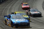 Brad Keselowski (Penske), Matt Kenseth (Roush), Jeff Gordon (Hendrick) - dazwischen der überrundete Travis Kvapil (BK)