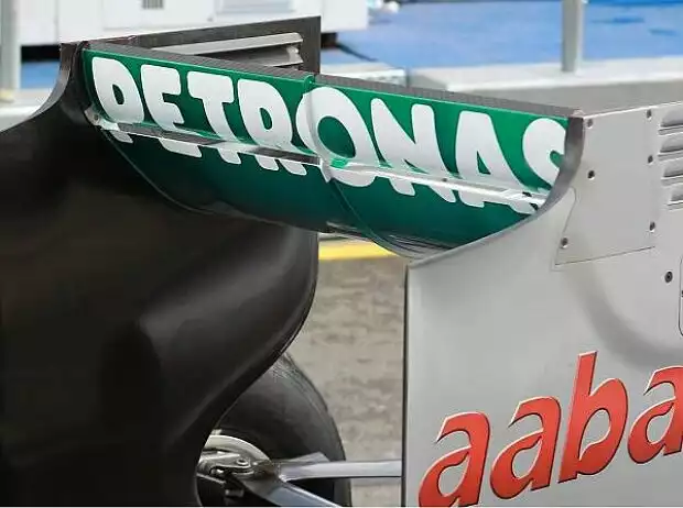 Heckflügel des Mercedes F1 W03 Titel-Bild zur News: Heckflügel des Mercedes F1 W03