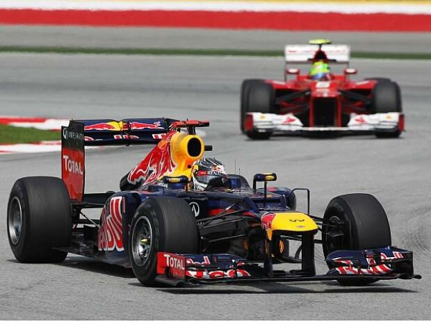 Sebastian Vettel vor Felipe Massa Sebastian Vettel vor Felipe Massa