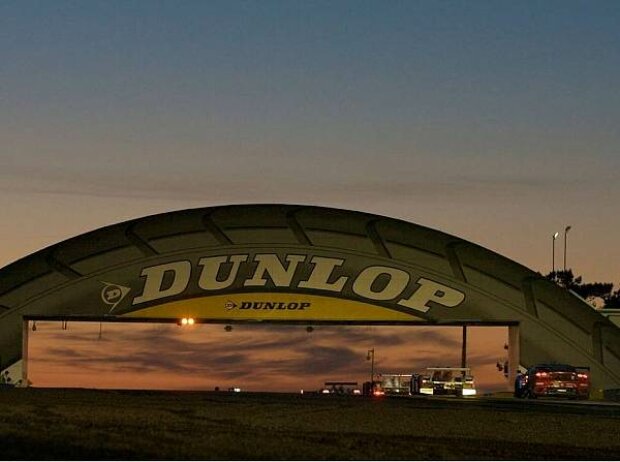 Titel-Bild zur News: Dunlop-Bogen in Le Mans
