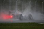 Kurz vor der Rennunterbrechung: Nico Hülkenberg (Force India) kämpft sich durch Regen und Gischt in Sepang.