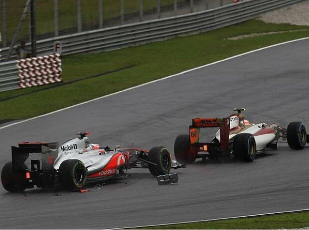 Jenson Button, Narain Karthikeyan