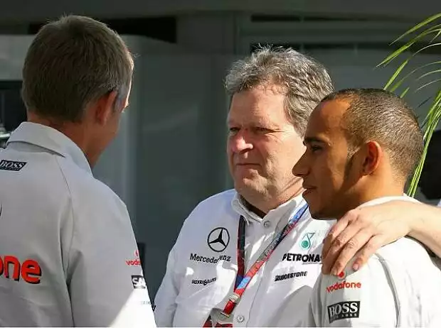 Martin Whitmarsh, Norbert Haug und Lewis Hamilton Titel-Bild zur News: Martin Whitmarsh, Norbert Haug und Lewis Hamilton
