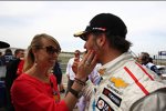 Freundin Justine gratuliert Yvan Muller (Chevrolet) 