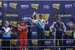 Yvan Muller (Chevrolet), Gabriele Tarquini (Lukoil), Tom Coronel (ROAL) 