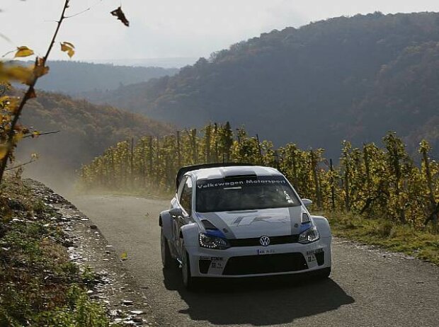 Titel-Bild zur News: Carlos Sainz beim ersten Test des VW Polo R WRC