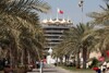 Bild zum Inhalt: Teams bereiten sich auf mögliche Bahrain-Absage vor