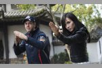 Sebastian Vettel (Red Bull) und Celina Wade bei Martial-Arts-Filmdreharbeiten