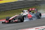 Lewis Hamilton (McLaren) lotet die Grenzen aus.