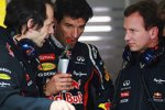 Mark Webber (Red Bull), sein Renningenieur Ciaron Pilbeam und Christian Horner (Teamchef) 