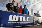 Robert Huff (Chevrolet), Tiago Monteiro (Tuenti), Gabriele Tarquini (Lukoil), Yvan Muller (Chevrolet) 