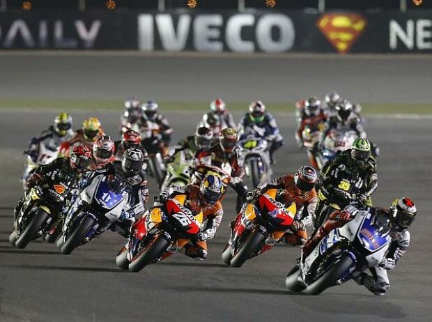 Titel-Bild zur News: Start zum MotoGP-Rennen in Katar 2012
