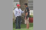 Mark Webber (Red Bull) im Gespräch mit Niki Lauda