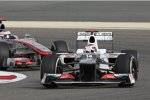 Kamui Kobayashi (Sauber), Jenson Button (McLaren) 