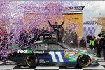 Denny Hamlin (Gibbs) in der Victory Lane