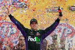 Denny Hamlin (Gibbs) jubelt