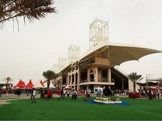 Haupttribüne am Bahrain International Circuit