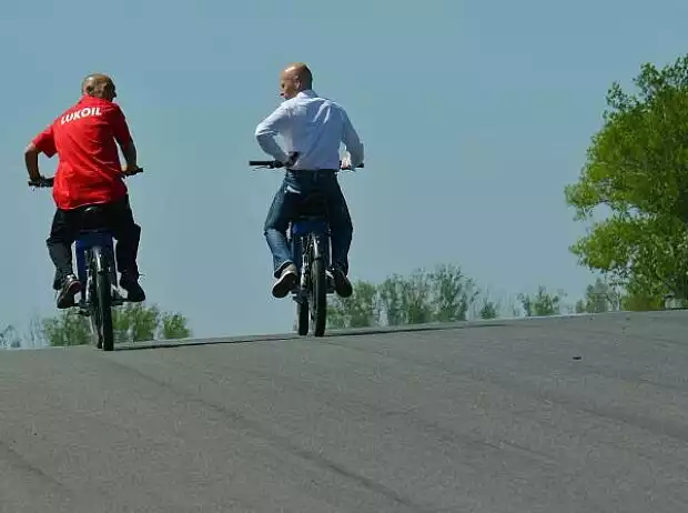 Sprunghügel auf dem Slovakiaring Titel-Bild zur News: Sprunghügel auf dem Slovakiaring