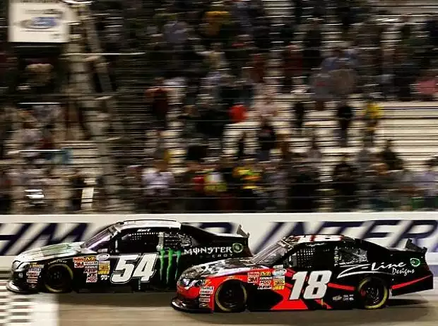 Titel-Bild zur News: Kurt Busch, Denny Hamlin