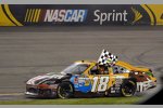 Kyle Busch (Gibbs) feiert seinen ersten Saisonsieg 