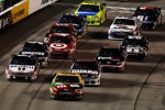 Letzter Restart: Kyle Busch (Gibbs) führt vor Tony Stewart (Stewart/Haas) 