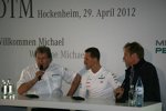 Norbert Haug (Mercedes-Motorsportchef) und Michael Schumacher (Mercedes) 